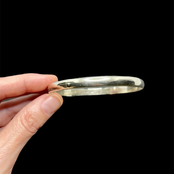 Sold sterling silver bangle bracelet - Picture 4 of 4